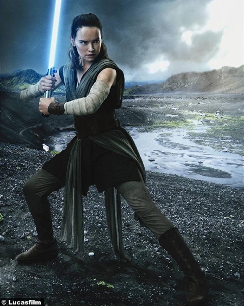 Star Wars Last Jedi Daisy Ridley Rey 6