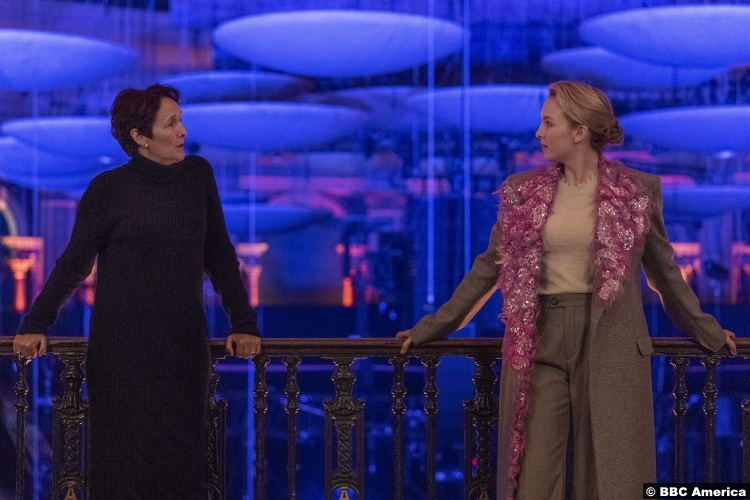 Killing Eve S03e08 Fiona Shaw as Carolyn Martens and Jodie Comer as Villanelle
