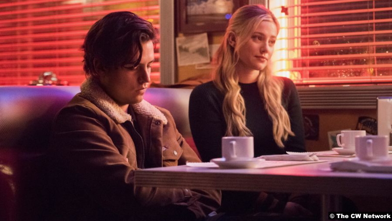 Riverdale S05e05 Cole Sprouse and Lili Reinhart as Jughead and Betty