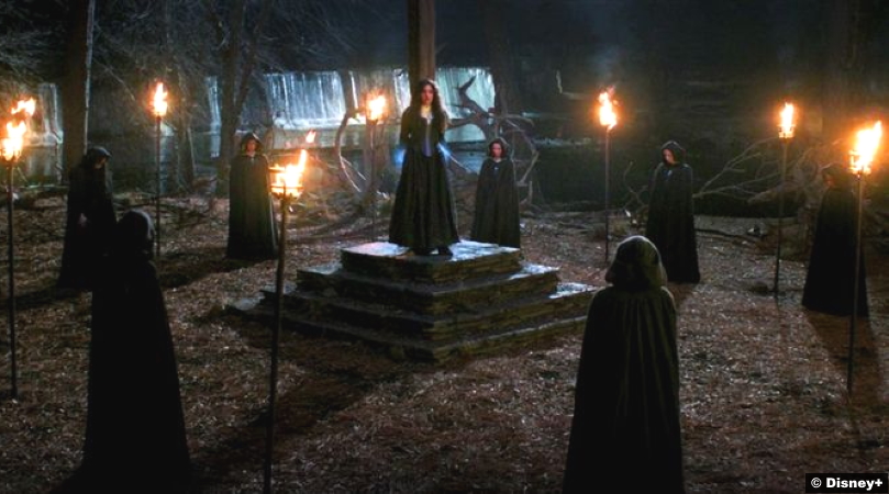Wandavision S01e08 Kathryn Hahn as Agatha Harkness receiving punishment from the witches coven