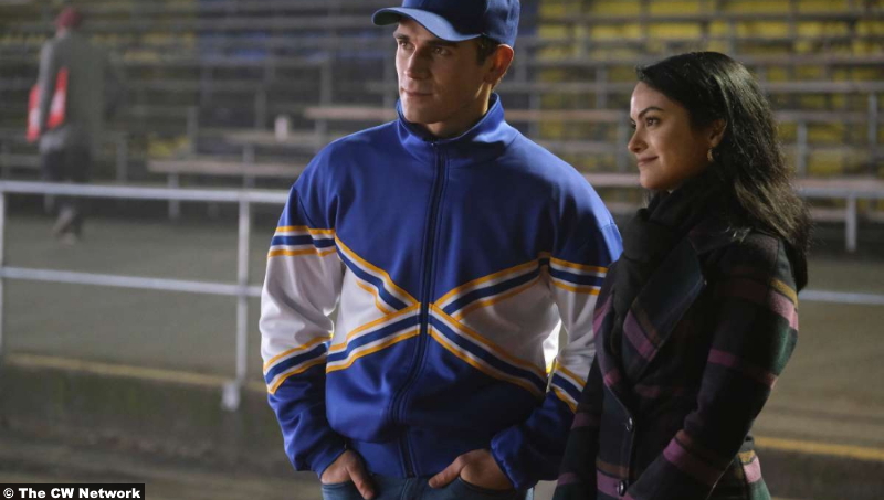 Riverdale S05e09 K.J. Apa and Camila Mendes as Archie Andrews and Veronica Lodge
