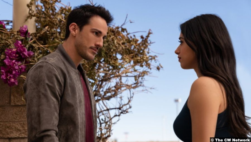 Roswell, New Mexico S03e01: Michael Trevino and Jeanine Mason as Kyle Valenti and Liz Ortecho