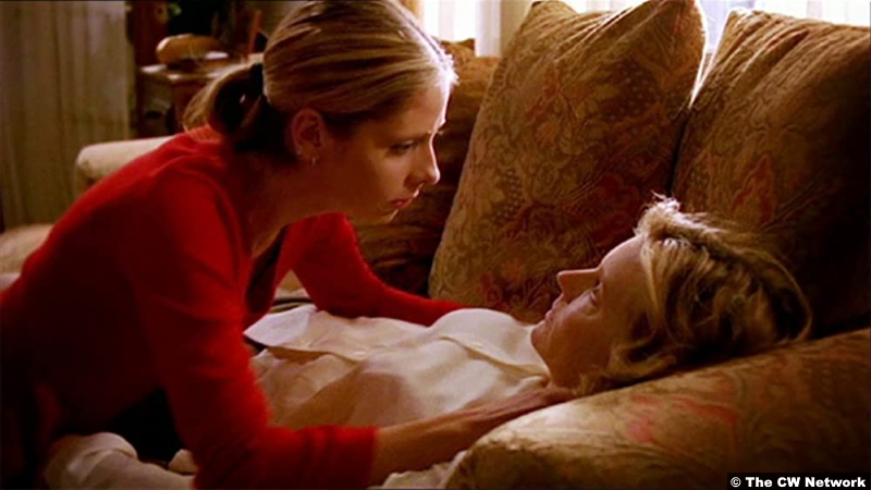 Buffy The Vampire Slayer S05e16: Sarah Michelle Gellar and Kristine Sutherland as Buffy and Joyce Summers