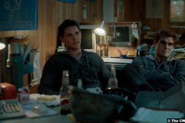 Riverdale S05e14: Casey Cott and K.J. Apa as Kevin Keller and Archie Andrews