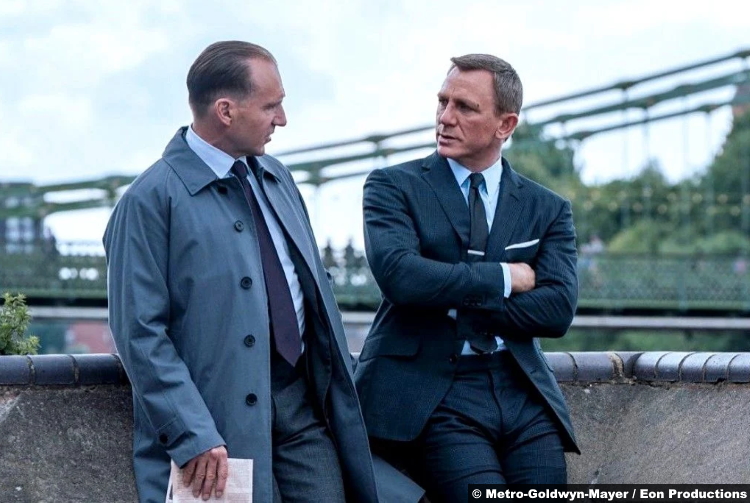 No Time to Die: Ralph Fiennes and Daniel Craig as M and James Bond