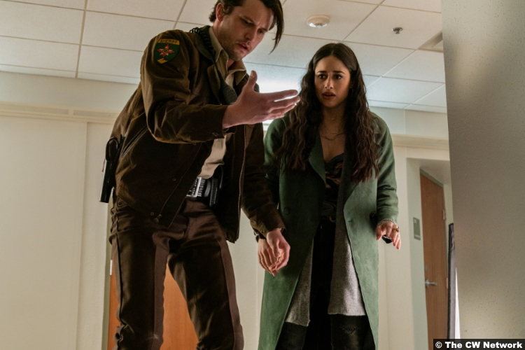 Roswell, New Mexico S03e10: Nathan Parsons and Jeanine Mason as Max Evans and Liz Ortecho