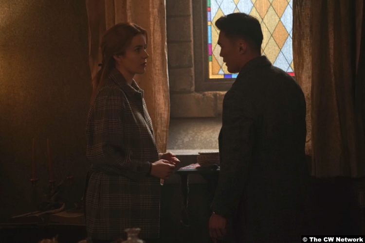 Nancy Drew S03e08: John Harlan Kim and Kennedy McMann as Nancy and Agent Park