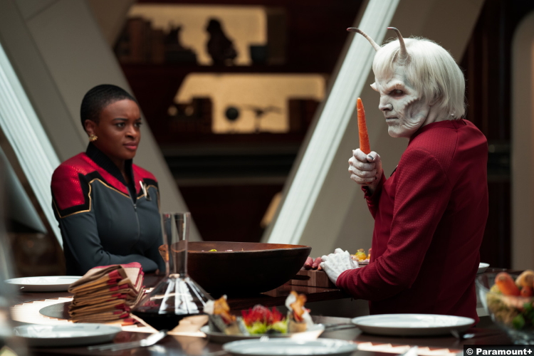 Star Trek Strange New Worlds S01e02: Celia Rose Gooding and Bruce Horak as Uhura and Hemmer