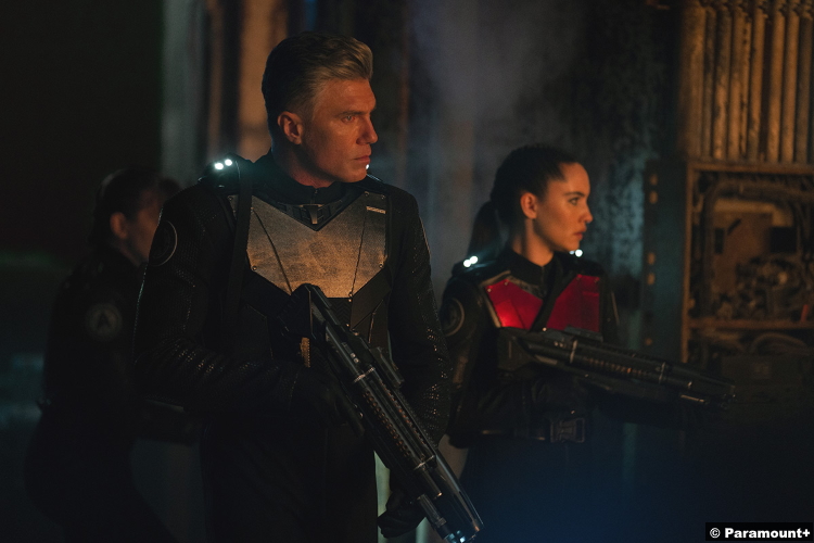 Star Trek Strange New Worlds S01e07: Anson Mount and Christina Chong as Pike and La'an Noonien-Singh