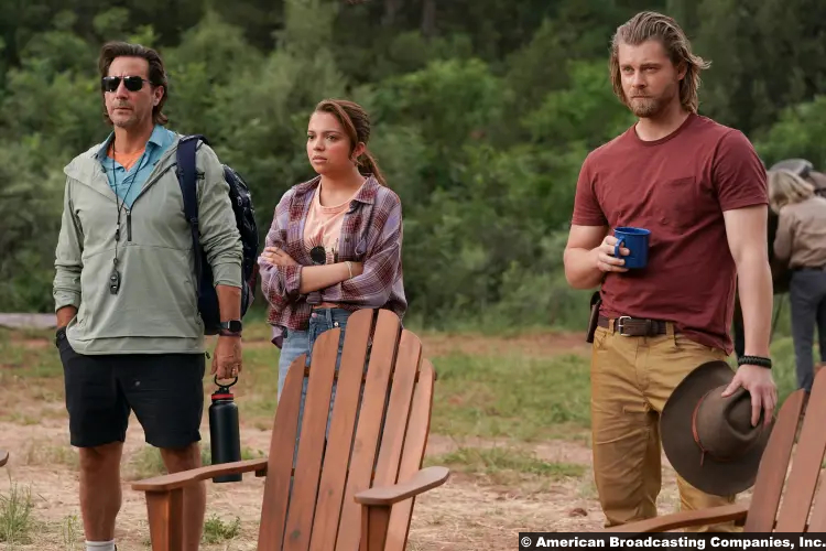 Big Sky S03e02: Henry Ian Cusick, Cree Cicchino and Luke Mitchell as Avery, Emily and Cormac
